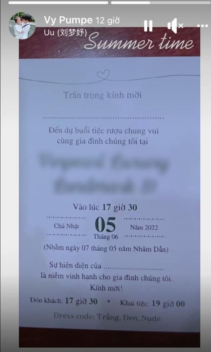 Khách mời đến dự sẽ phải diện dresscode màu trắng, đen hoặc nude. 