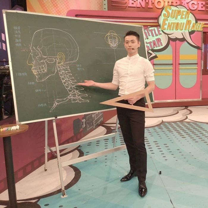 Với tài năng của mình Thầy Zhong đã được mời tại các chương trình truyền hình