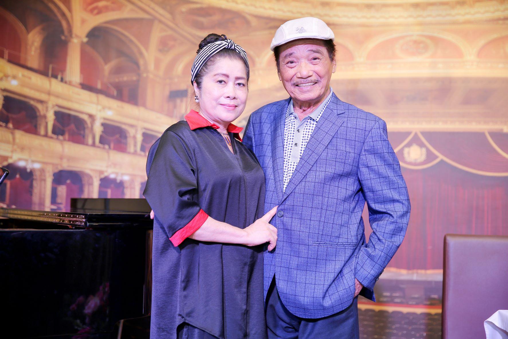 NSND Trần Hiếu và vợ kém 18 tuổi.