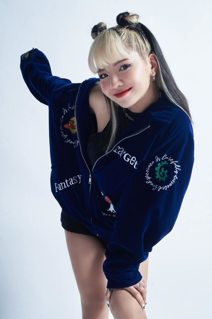 Nếu là một người thích TikTok chắc hẳn bạn sẽ quá không xa lạ với nữ TikToker có biệt danh CiiN. Cô nàng tên thật là Bùi Thảo Ly, sinh năm 1997 và hiện đang là một nữ Dancer, Hot Tiktoker.