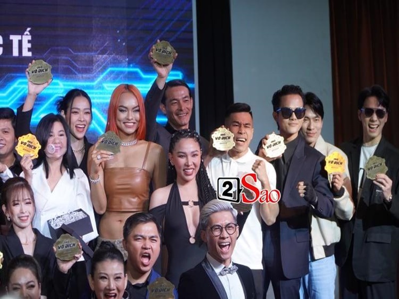 Chia sẻ với Nhịp sống Việt, Cát Phượng cho hay, cô đến trễ vì đi lấy thuốc điều trị bệnh tiền đình. Ngoài ra, Cát Phượng và Kiều Minh Tuấn phải ngồi theo team theo yêu cầu của ban tổ chức. Ảnh: Vietnamnet