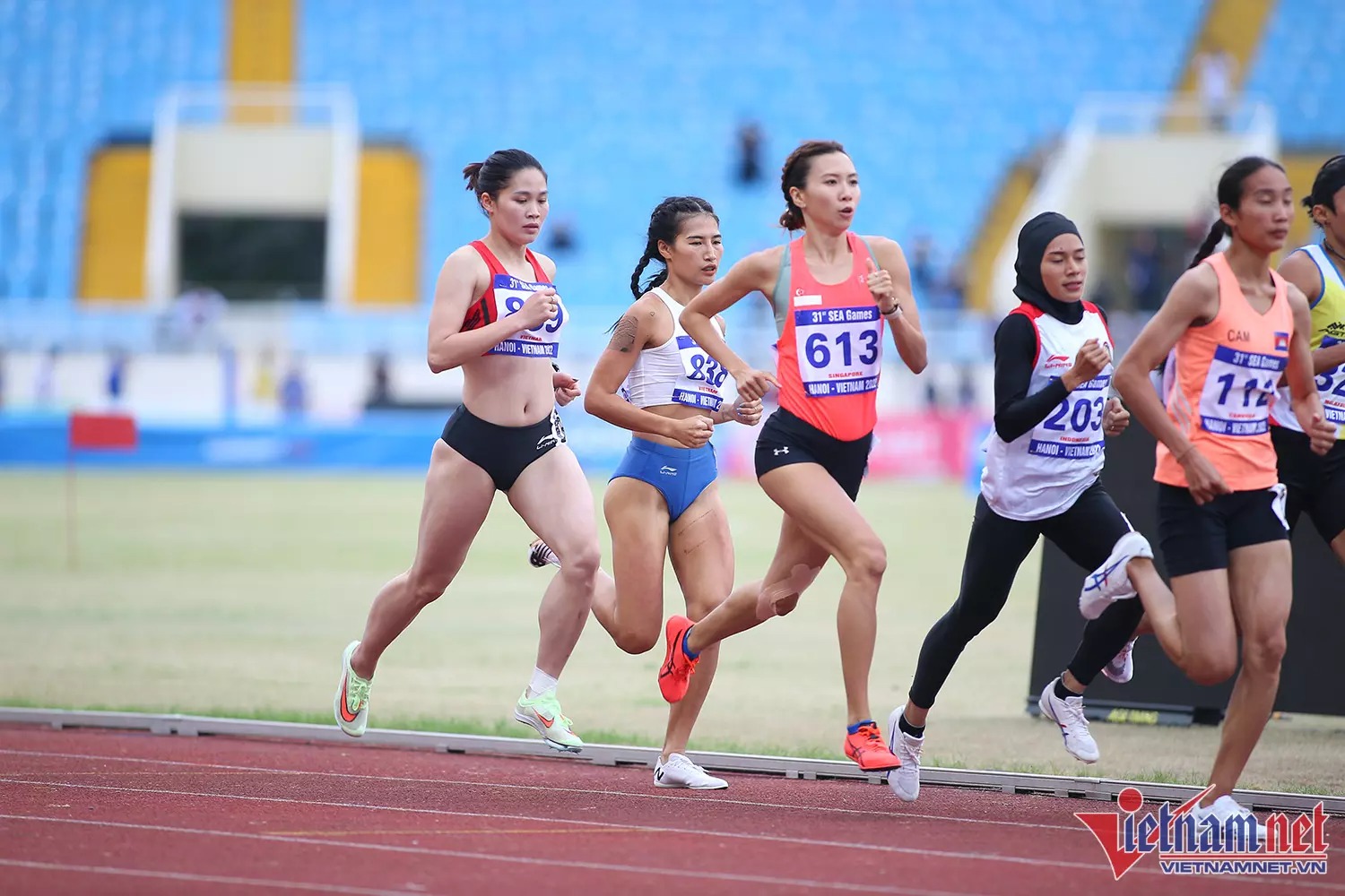 Ở nội dung 800m nữ, chủ nhà Việt Nam được đánh giá cao nhất khi có Phương Anh và Đinh Thị Bích 