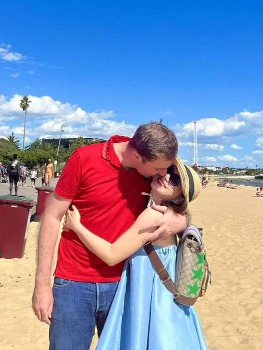 Nữ diễn viên sinh năm 1983 có cuộc hôn nhân hạnh phúc bên chồng người Úc cao 2m. Lan Phương thường xuyên chia sẻ những khoảnh khắc tình cảm bên ông xã trên trang cá nhân. 