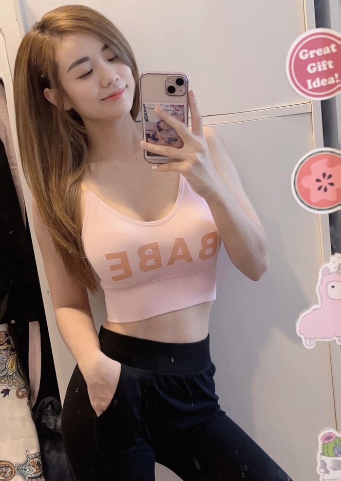 Người đẹp vui vẻ tập trung kiếm tiền sau ly hôn.