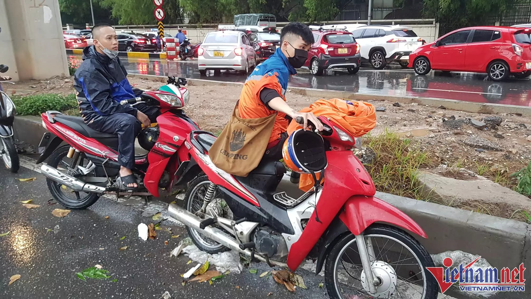 Loạt xe chết máy trên đường Nguyễn Trãi