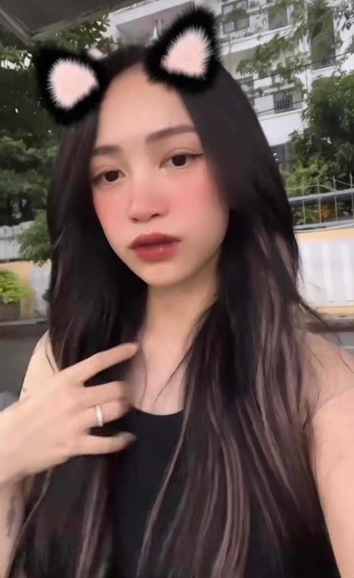 Ái nữ nhà Minh Nhựa F5 ngoại hình bằng cách thay đổi mái tóc.