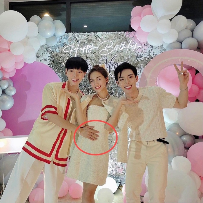 Bức ảnh rộ lên tin đồn nữ ca sĩ mang thai lần 2.