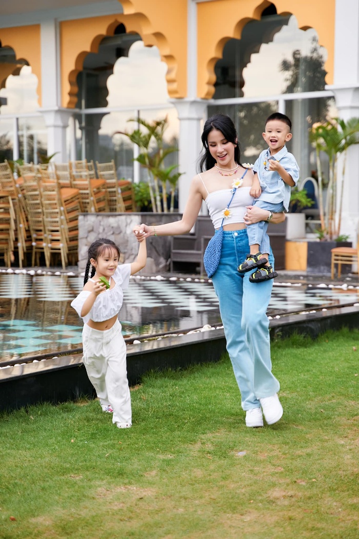 Hai nhóc tỳ nhà Diệp Lâm Anh rất đáng yêu.