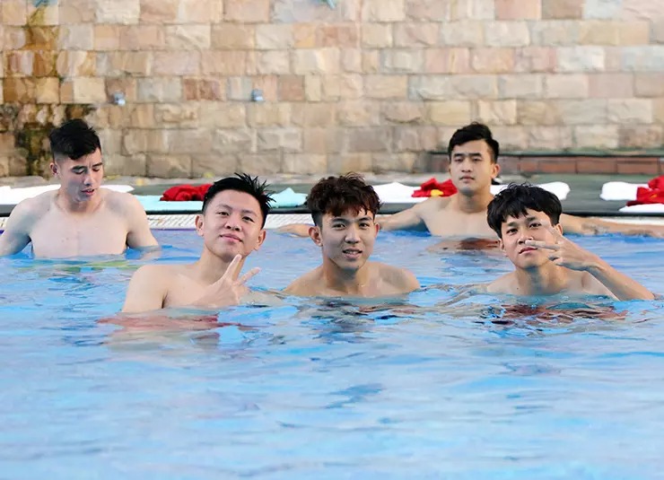 Vũ Tiến Long, Võ Đình Lâm, Lê Minh Bình,... tự tin chụp ảnh.