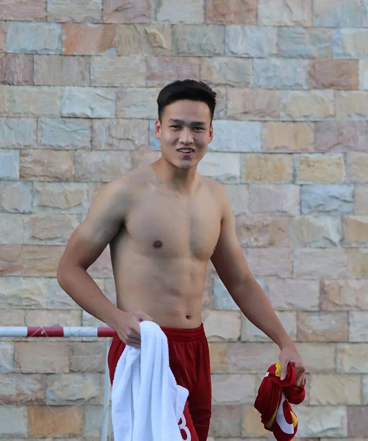 Nụ cười tươi rói của đội trưởng U23 Việt Nam - Bùi Hoàng Việt Anh. Theo lịch trình, ngày 5/6 thầy trò HLV Gong Oh Kyun sẽ gặp U23 Hàn Quốc.