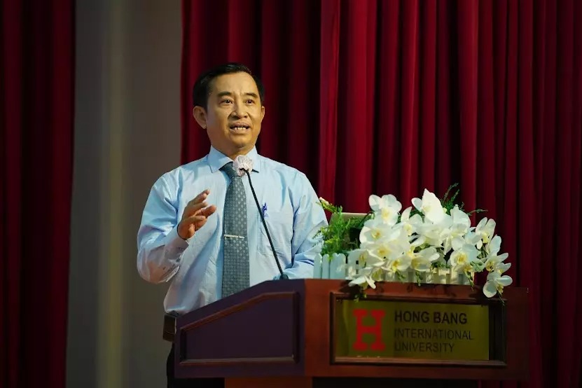 TS.BS Bùi Minh Trạng, Giám đốc Viện Tim TP.HCM trong một hội thảo khoa học.