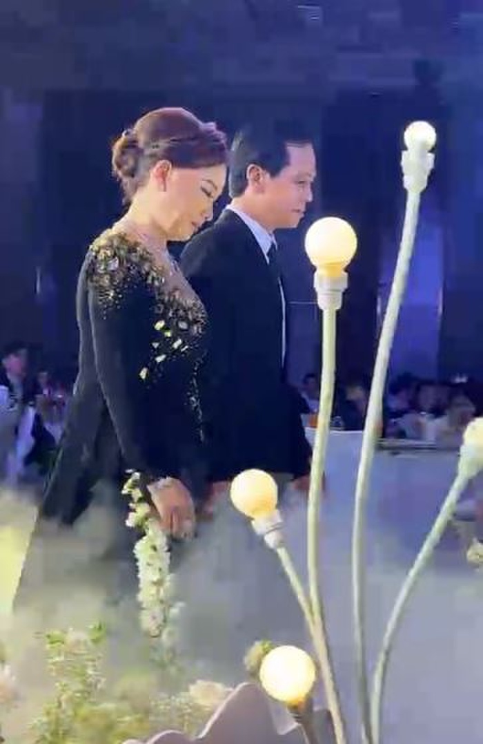 Kế tiếp là đấng sinh thành của cô dâu Thảo Vy