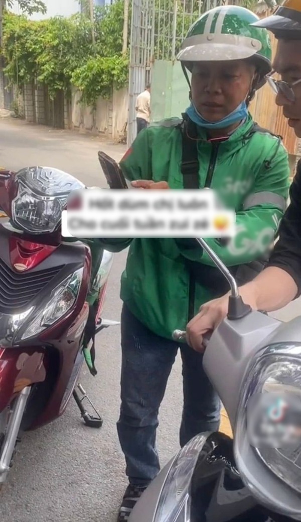 Nữ shipper bị bom đơn 28 hộp súp gần 1 triệu đồng, tiền ship chỉ 12k