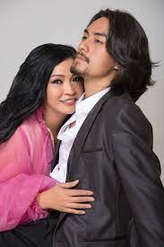 Phương Thanh cho biết chưa bao giờ khẳng định Doãn Chí Kiên là bạn trai đời thực, chỉ đơn giản là người tình MV, nên 