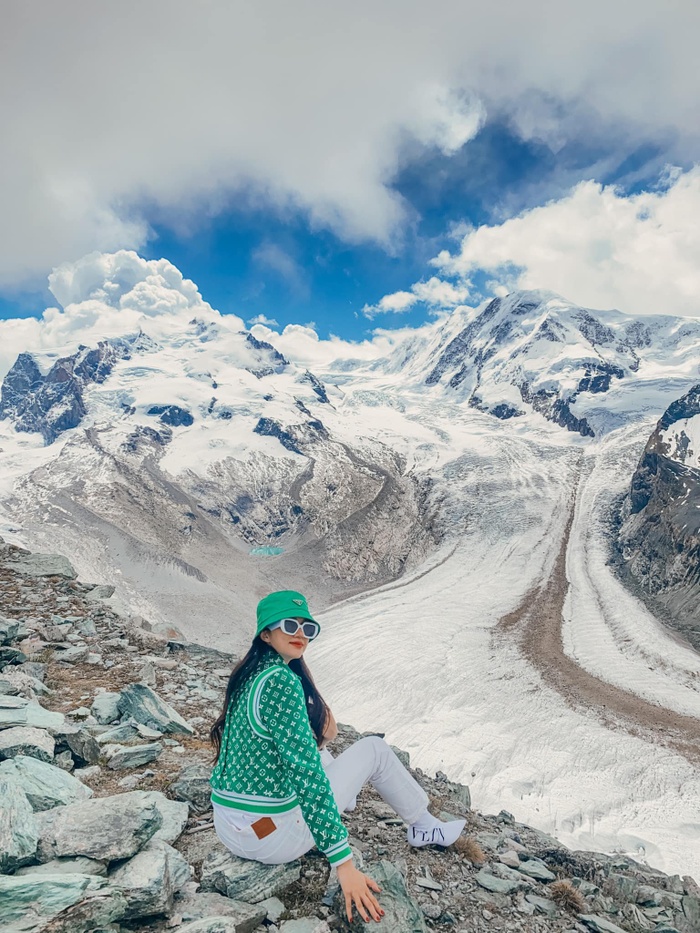 Hương Giang xả kho bộ ảnh trong chuyến đi Thụy Sĩ.
