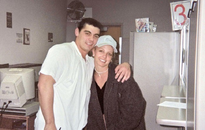 Britney Spears từng kết hôn trong 55 giờ với bạn thời thơ ấu Jason Alexander.