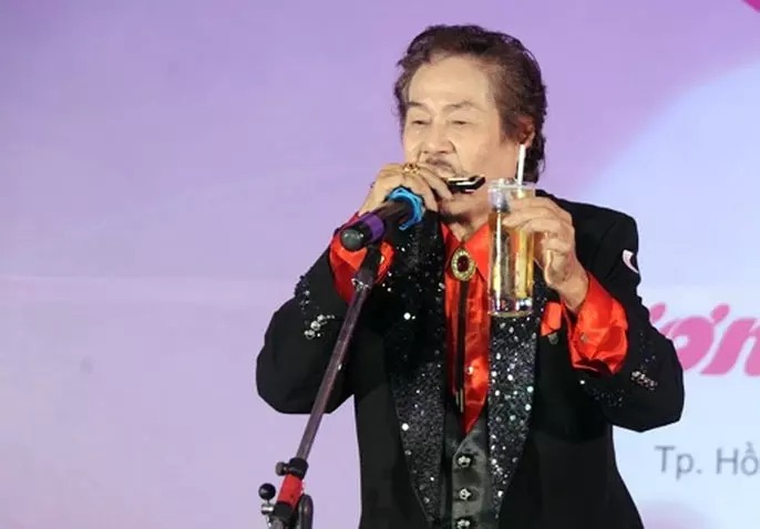 Ông từng được trung tâm sách kỷ lục Việt Nam đã xác lập kỷ lục “Người có phong cách biểu diễn khẩu cầm độc đáo nhất Việt Nam”.