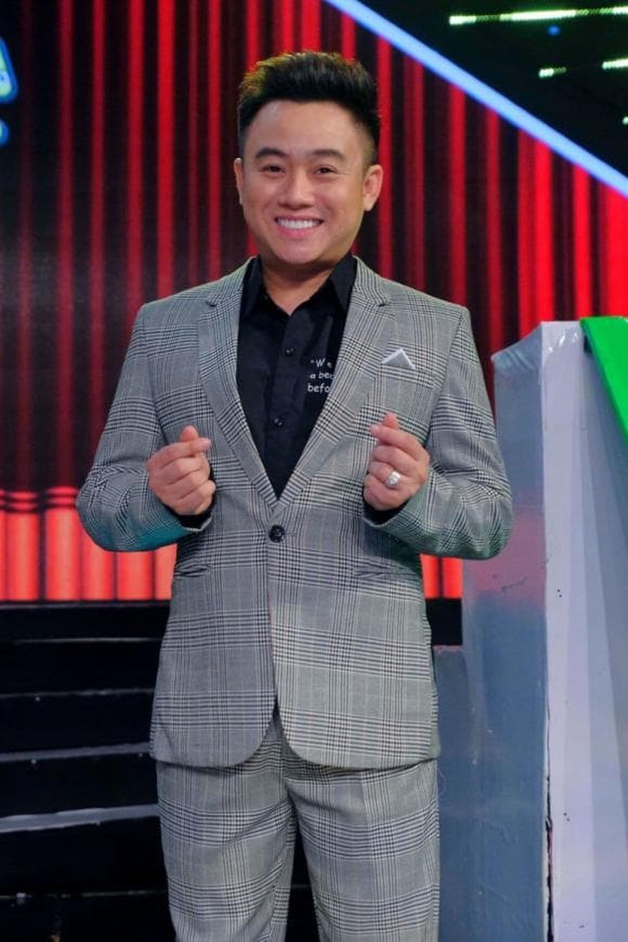 Hữu Tín từng góp mặt trong nhiều chương trình truyền hình thực tế đình đám như Ơn giời cậu đây rồi, Nhanh như chớp, Chọn ai đây..