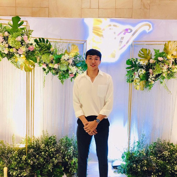 Tuấn Hưng và bạn gái bắt đầu hẹn hò vào giữa năm 2018 và công khai chuyện tình cảm với người hâm mộ vào tháng 3 năm ngoái. 