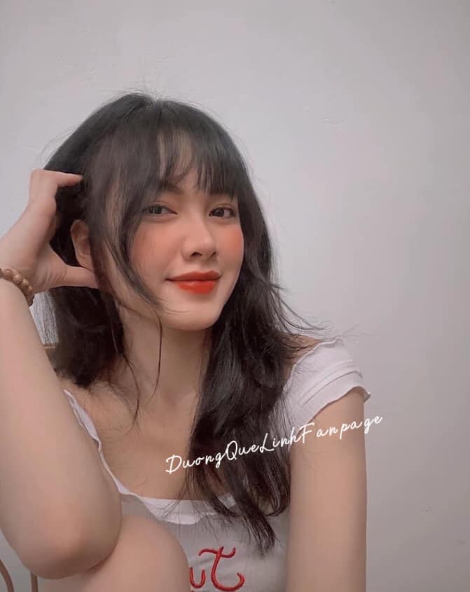 Tiết lộ về con người ngoài sân cỏ của Nhâm Mạnh Dũng, Quế Linh cho biết: “Anh Dũng là người điềm đạm, biết suy nghĩ và sống tình cảm”