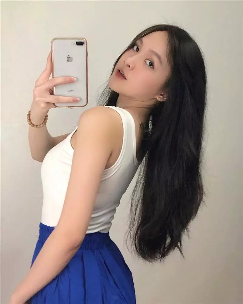 Bạn gái xinh đẹp của chàng cầu thủ.