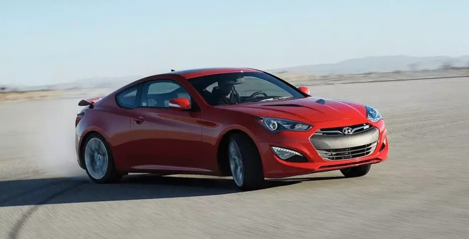 Hyundai Genesis Coupe được đánh giá ngang cơ với các mẫu xe nổi tiếng cùng phân khúc (Ảnh: Hot cars)