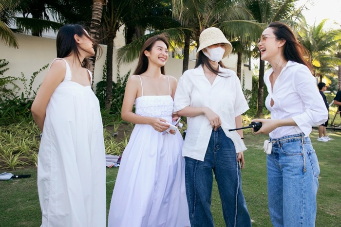 Dàn người đẹp đã có những kỷ niệm đẹp cùng nhau bằng việc cùng nhau chuẩn bị màn biểu diễn đặc biệt tới cô dâu