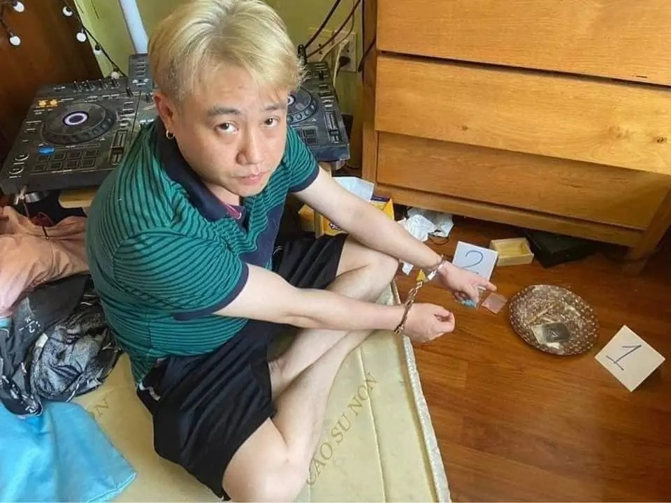 Diễn viên Hữu Tín bị bắt vì sử dụng chất cấm.