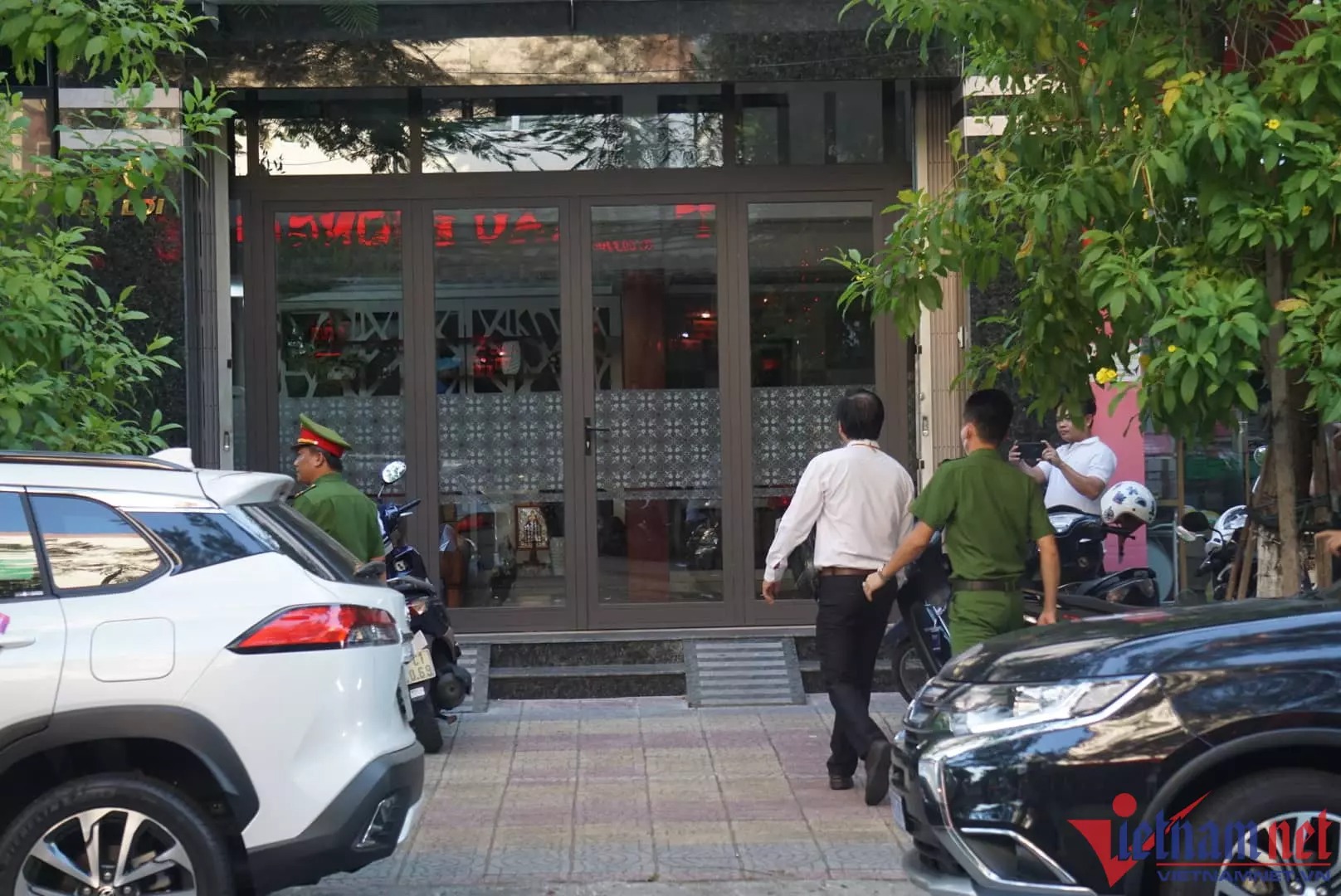 Ông Thạnh được lực lượng chức năng đưa về nhà riêng ở số 90 Lê Lợi