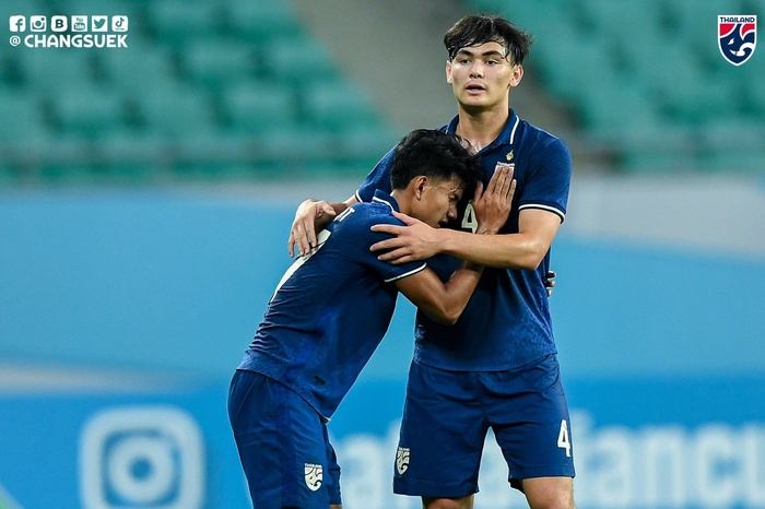 Suphanat không giành danh hiệu Vua phá lưới do thua chỉ số phụ so với Cho Yong-wook. Ảnh: Changsuek