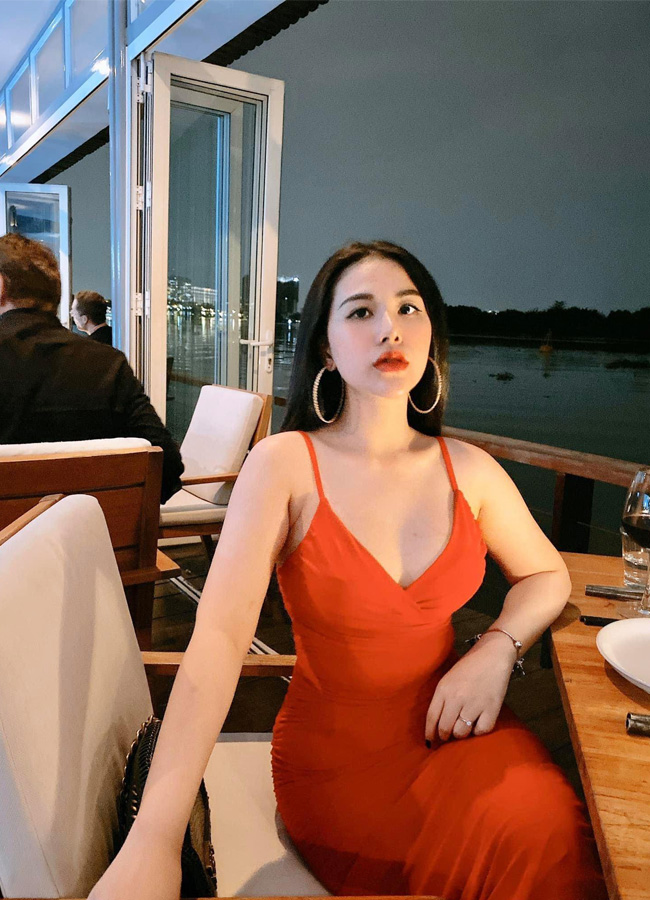 Thanh Nhàn được gia đình và bạn bè ủng hộ hết mình trong cả sự nghiệp lẫn phong cách riêng đang theo đuổi. Thay vì bận tâm vì những lời gièm pha từ bên ngoài, cô muốn tập trung thời gian cho công việc.