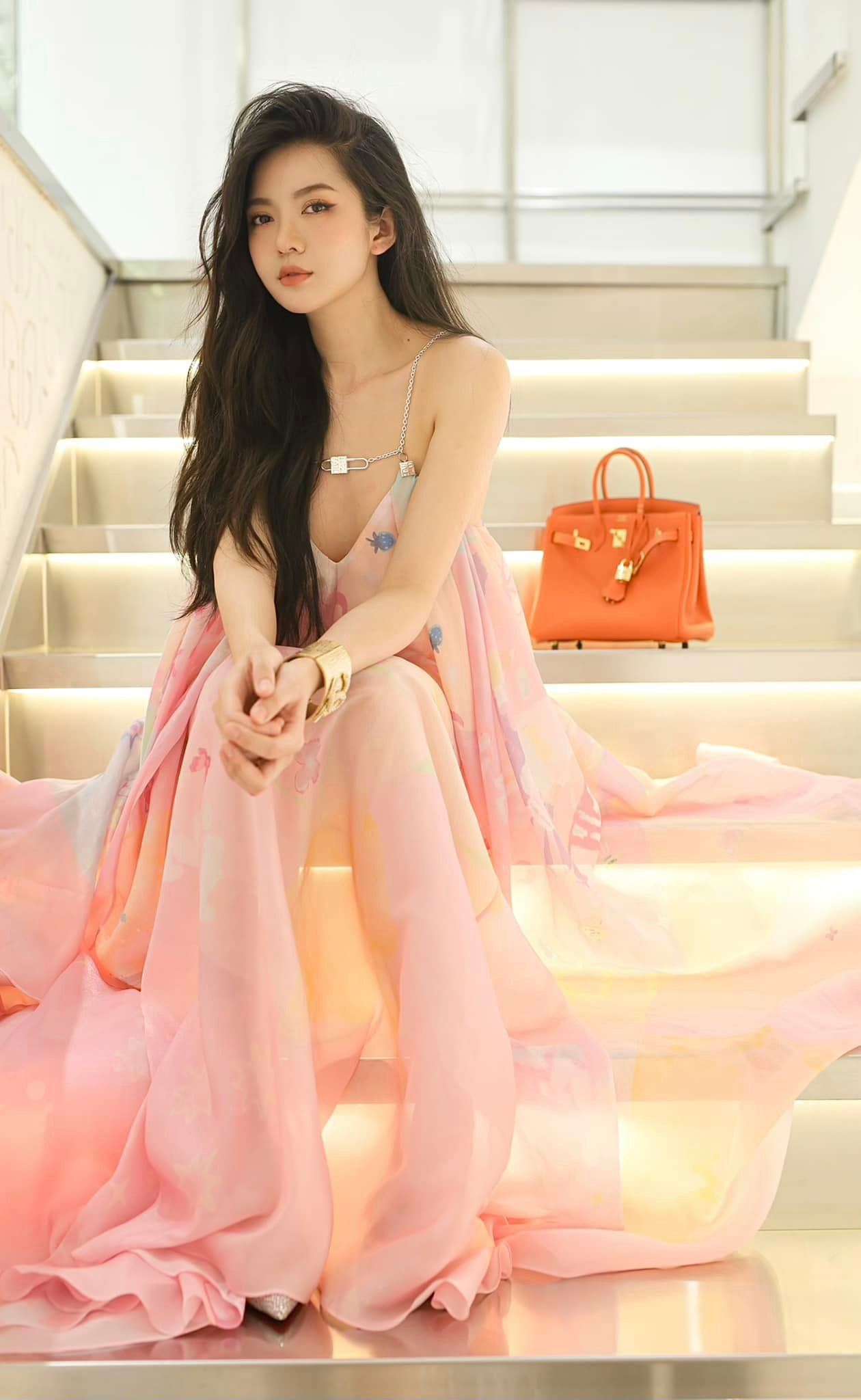 So với thời điểm trước, khuôn mặt của 