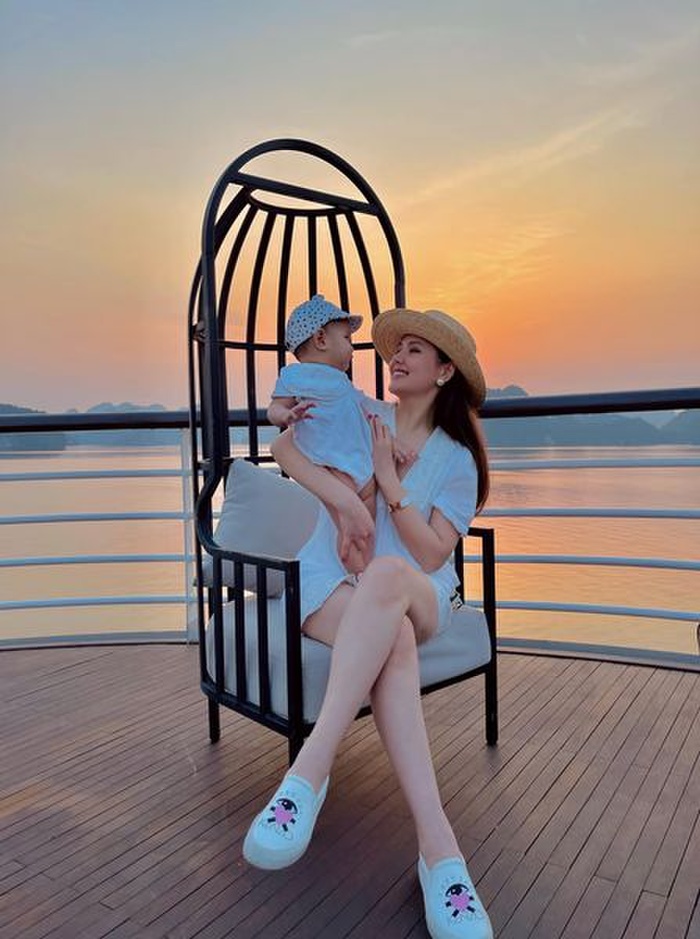 Vào tháng 7 năm ngoái người đẹp đã hạ sinh ái nữ đầu lòng