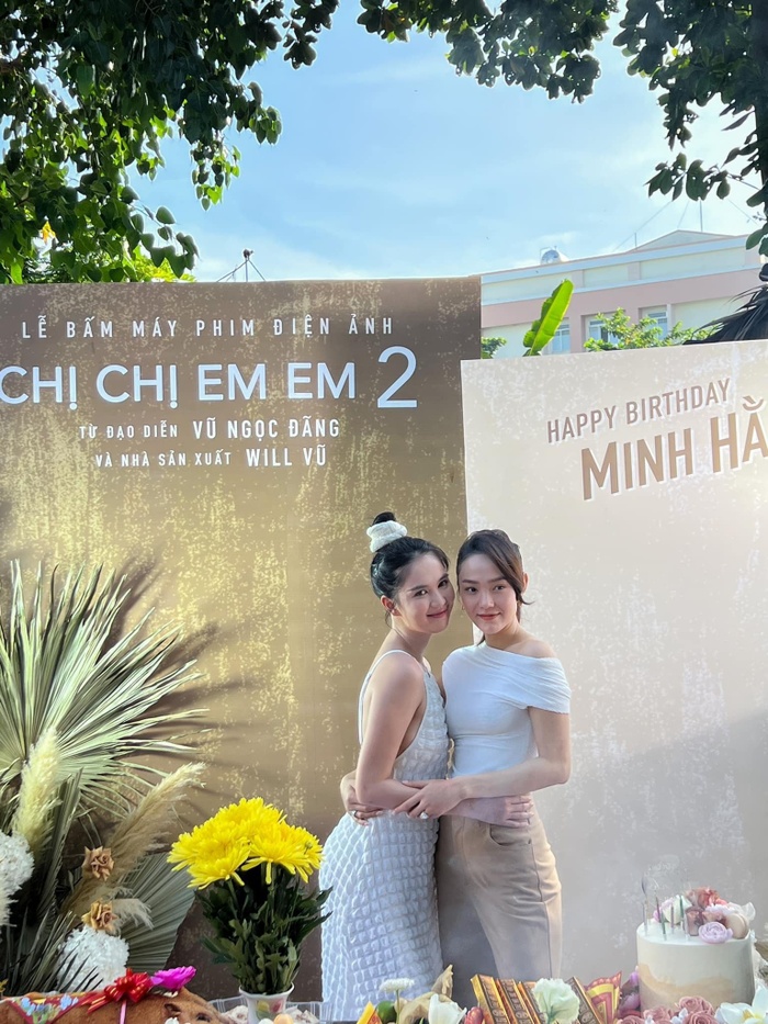 Hiện Ngọc Trinh vừa quay lại màn ảnh rộng cùng bộ phim Chị Chị Em Em 2, đóng chính cùng cô dâu mới Minh Hằng.