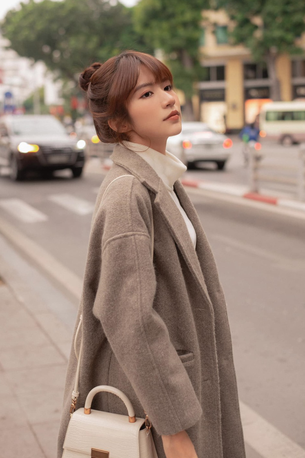 Tận dụng ưu điểm nhờ nhan sắc hút hồn và vóc dáng đẹp, Ngọc Huyền có thể cân đẹp nhiều phong cách.