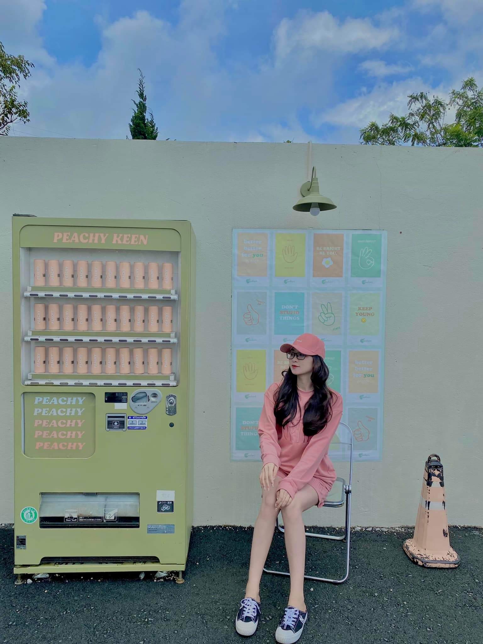 Ngay khi còn ngồi trên ghế giảng đường, cô giáo trẻ đã cùng nhóm bạn mở lớp dạy chữ cho các em nhỏ chuẩn bị vào lớp 1.