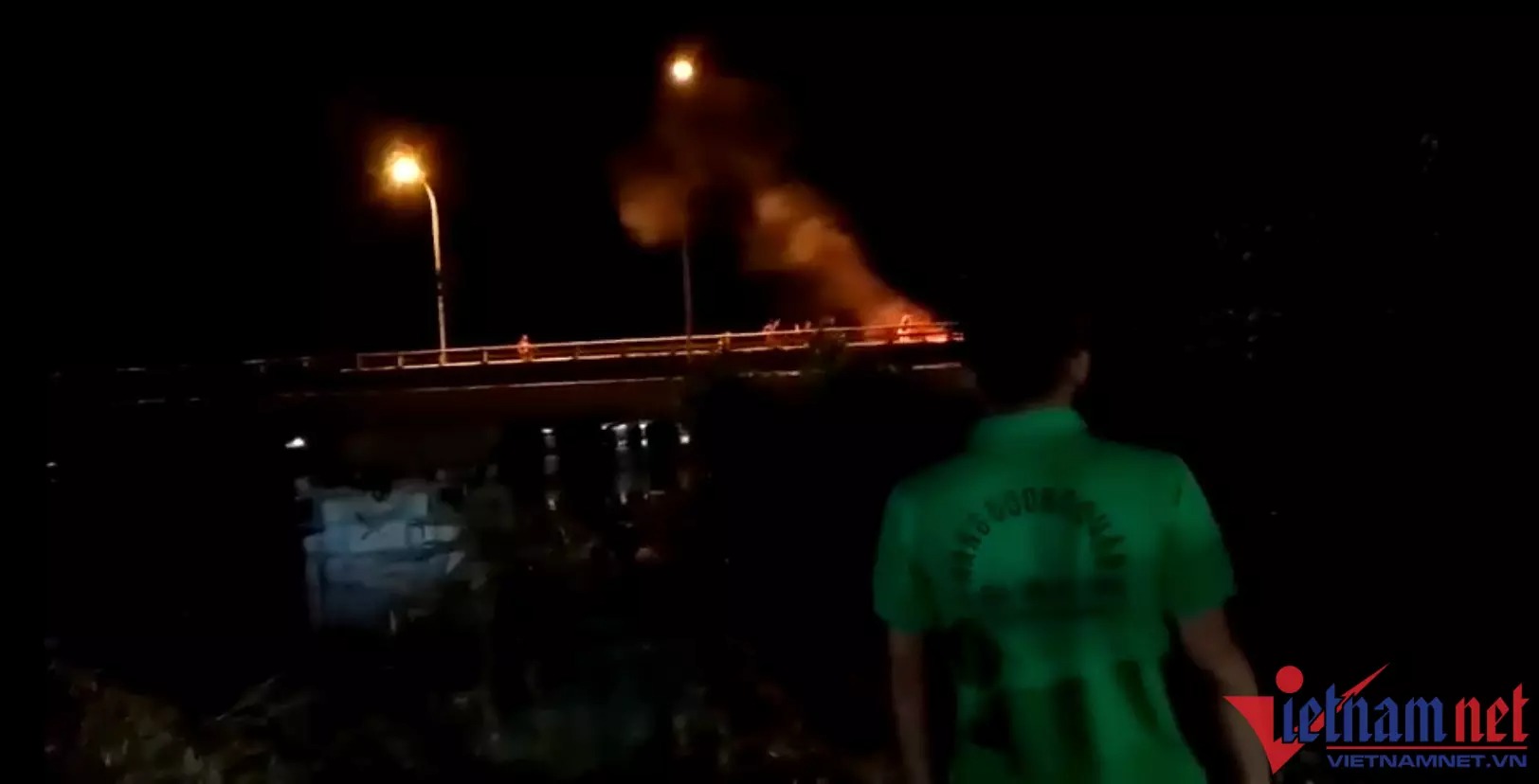 Hình ảnh vụ hỗn chiến bằng dao và súng vào đêm 2/7 trên cầu Lăng Cô