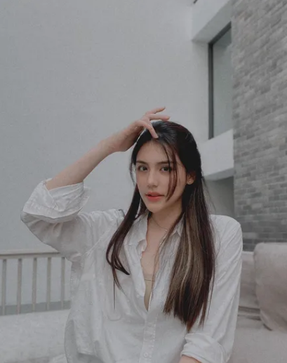 Hình ảnh đời thường của cô gái này mỗi lần chia sẻ lên MXH cũng xinh 