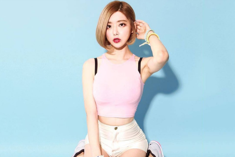 Về phong cách thời trang đời thường, DJ Soda cho thấy bản thân đa sắc hơn.