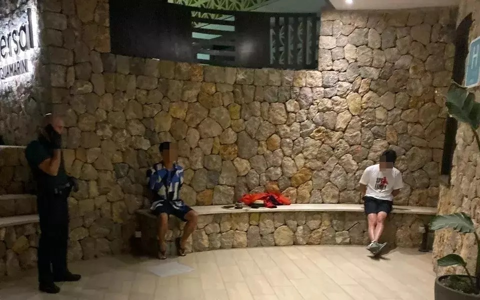 Hiện trường bắt giữ 2 nghi phạm (Ảnh: Njoy Stelm).