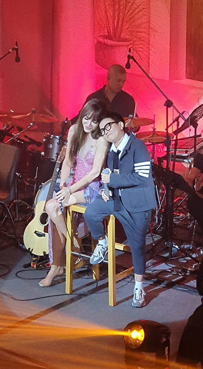 Trước khi đến với nhạc sĩ Phương Uyên, ca sĩ Thanh Hà có mối quan hệ với bạn trai trẻ tuổi người Philippines. 