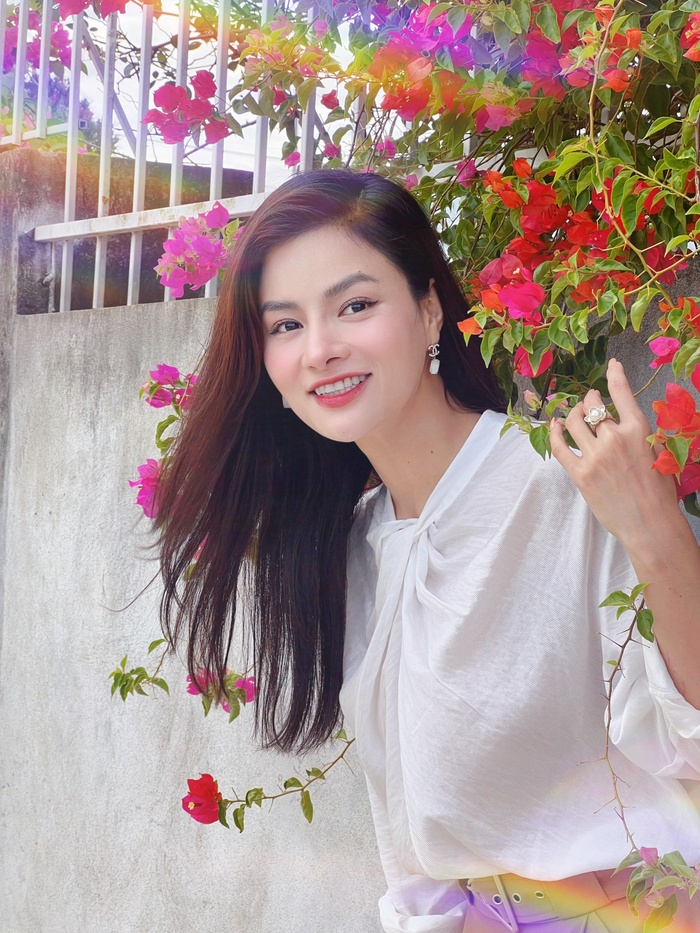 Vũ Thu Phương vô cùng hào hứng khi check-in tại loạt địa điểm nổi tiếng ở quê nhà