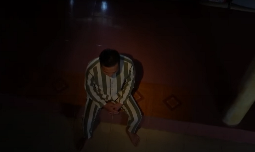 “Nếu bây giờ nói thì mẹ cũng không thể sống lại được, tất cả mọi việc thì nó cũng đã xảy ra rồi nhưng mà tôi chỉ muốn qua những cái bài hát của tôi, gửi gắm tất cả những cái sự ăn năn hối lỗi, những cảm xúc của một đứa con đã gây ra tội lỗi cũng như là gửi tới tất cả mọi người trong xã hội mà còn cha còn mẹ hãy sống thật tốt, đừng để một ngày mất mẹ như tôi.” - Cường xúc động chia sẻ.