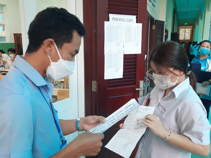 Nhiều thí sinh tự tin khi bước vào ngày thi thứ hai Ảnh: KHÁNH THU