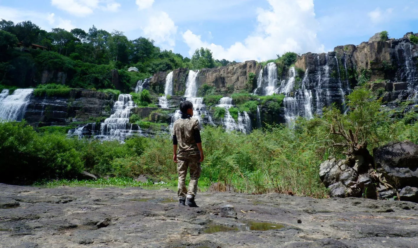 Sự hùng vĩ của đất trời thu nhỏ trong ánh nhìn của Chương.