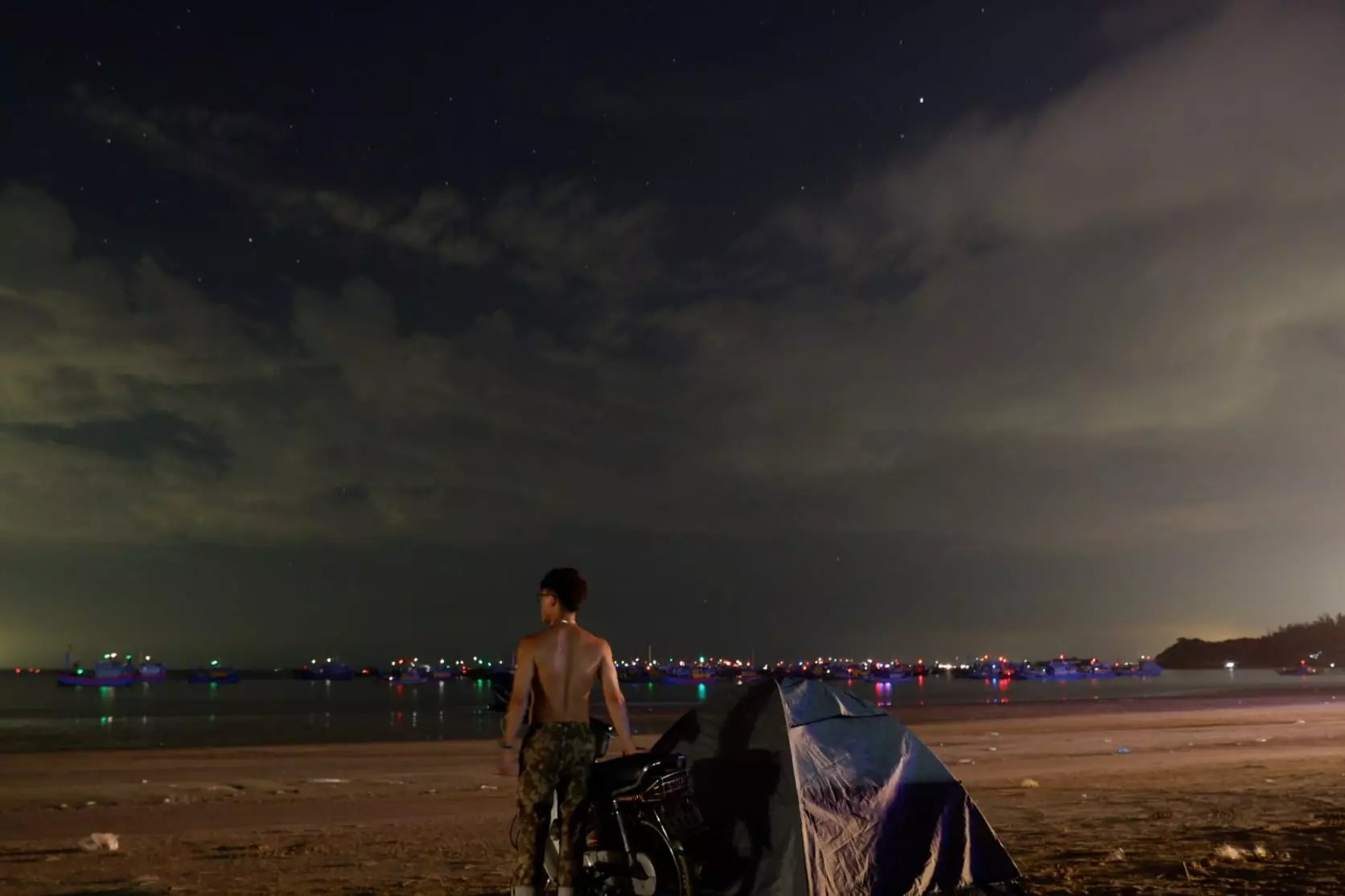 Một đêm nghỉ lại trên bãi biển Châu Thuận, Quảng Ngãi.