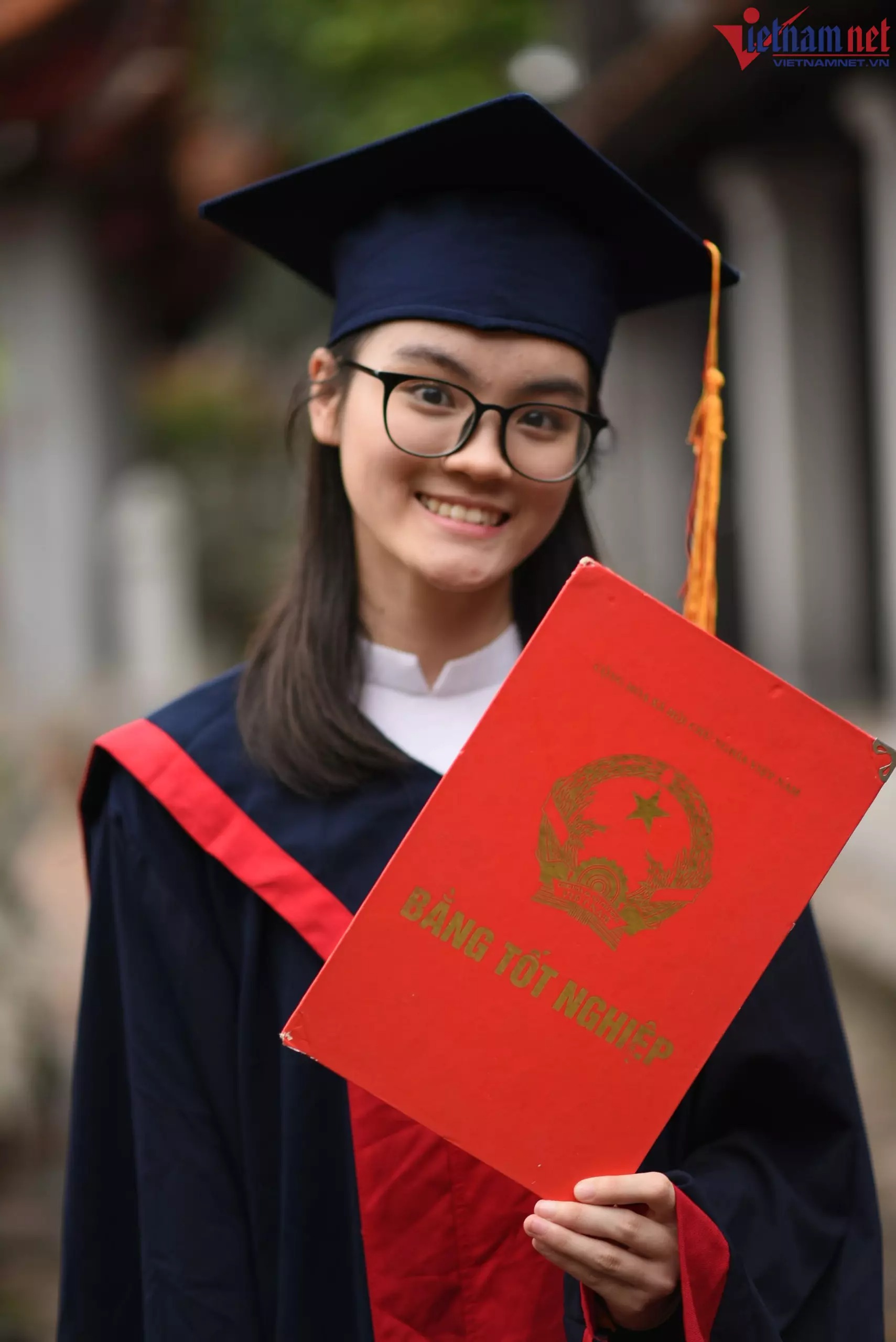 Vũ Hoàng Khánh Uyên (học sinh lớp 9B, Trường THPT Chuyên Hà Nội – Amsterdam) trở thành thủ khoa kỳ thi lớp 10 ở Hà Nội năm 2022