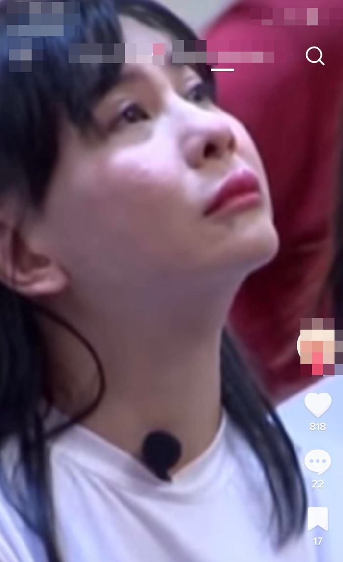 Cát Phượng không kìm nổi cảm xúc, bật khóc.