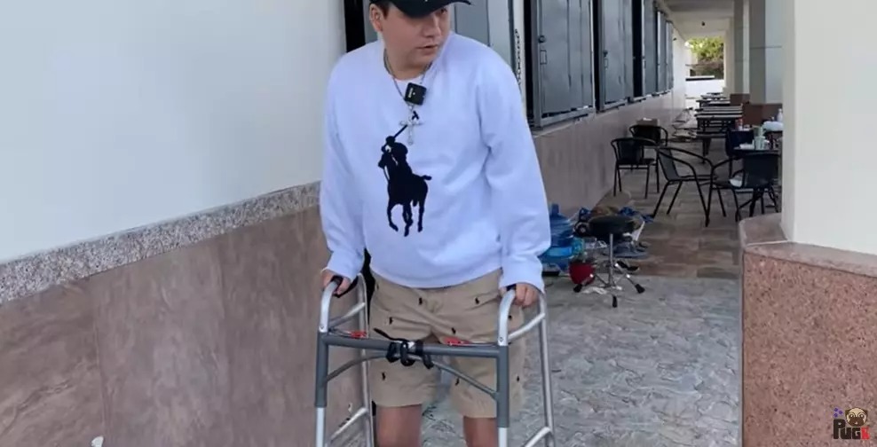 Anh khá thất vọng khi nhà hàng lẩu trong tình trạng bỏ hoang.