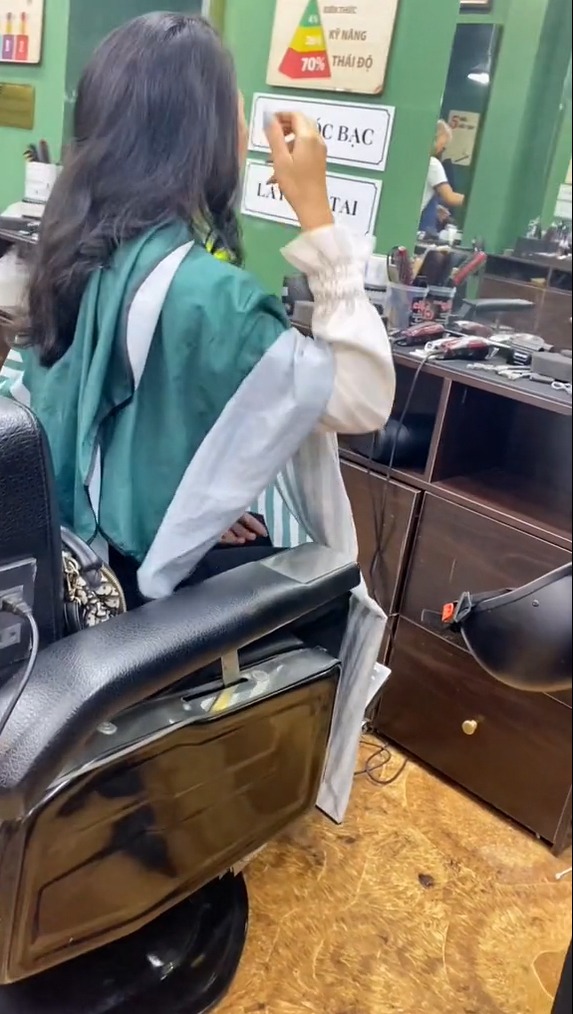  Người chồng tiếc tiền vì cho rằng bản thân làm mệt còn vợ chỉ biết làm đẹp. (Ảnh: Chụp màn hình video TikTok M.T.B)